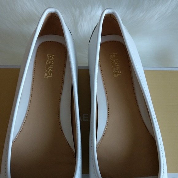 Size 7.5💕BEAUTIFUL MICHAEL KORS SHOES - Picture 3 of 8